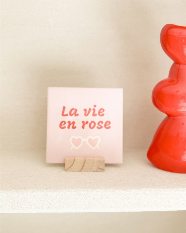 Decoratieve keramieken tegel met tekst – zachte pastelkleuren (roze, rood, beige) - 13 x 13 cm