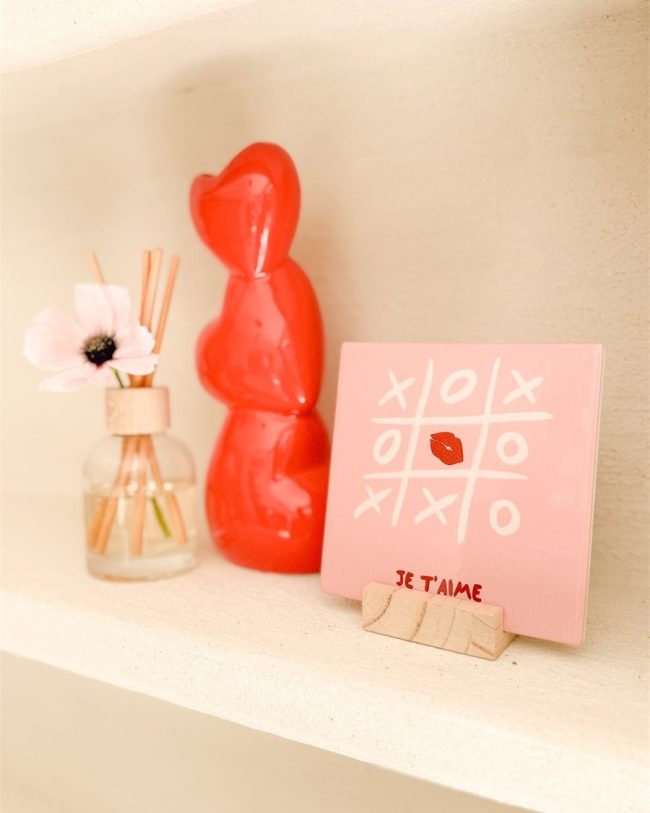 Decoratieve keramieken tegel met tekst – zachte pastelkleuren (roze, rood, beige) - 13 x 13 cm