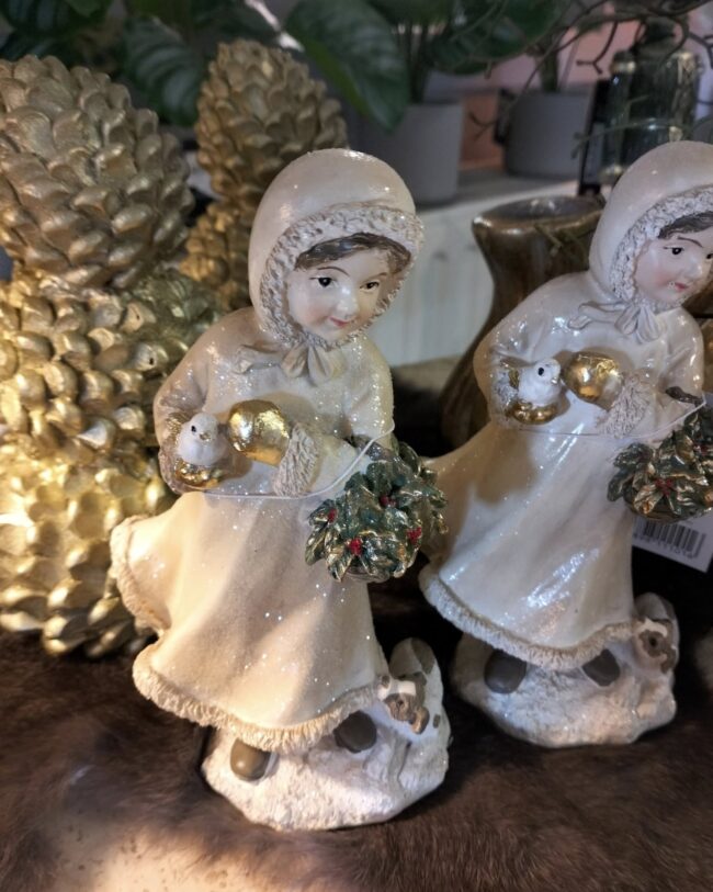 Clayre & Eef – Decoratief beeld meisje winter – Beige – Kunststof – 10x7x17 cm