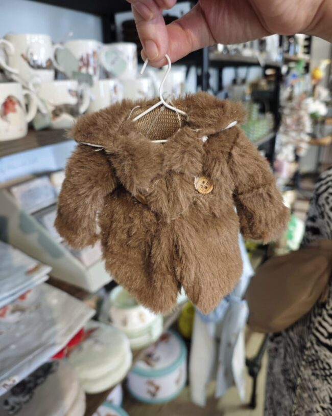 Goodwill Kersthanger Bontjas – Nepbont/Kunststof - bruin -13 cm