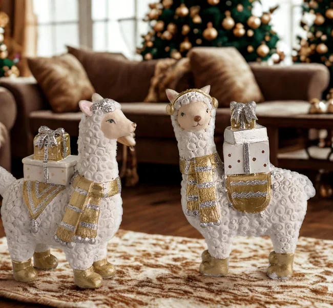 Decoratieve Lama met pakjes - polyresin - wit/goud - 11 × 5 × 14 cm - 2 varianten/prijs per stuk