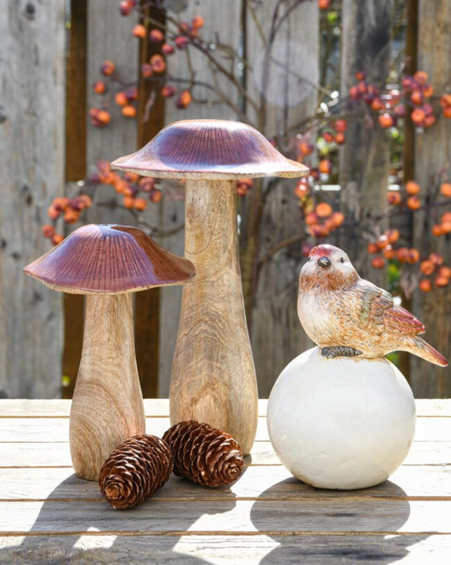 Vogeltje op Bol – keramiek - bruin/wit - 12x10x16 cm