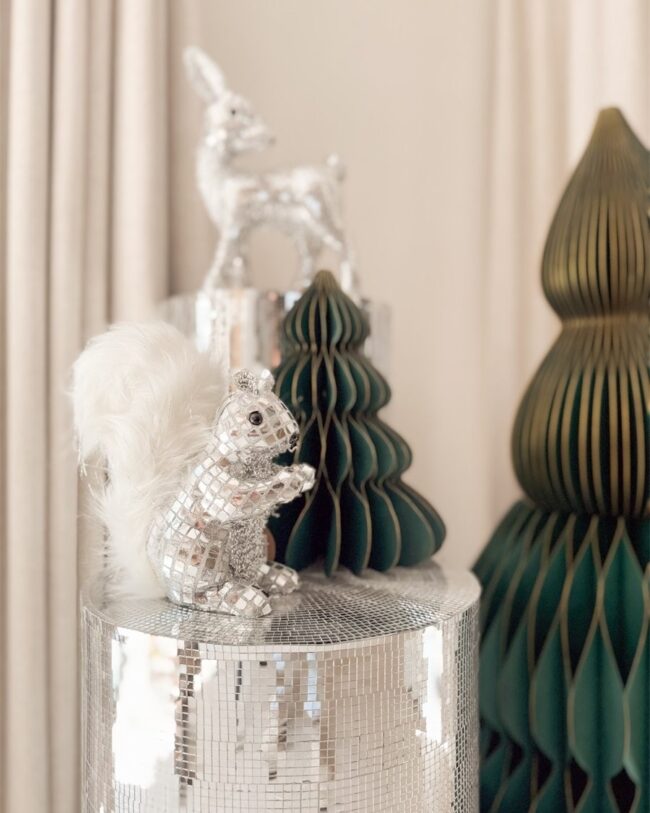 Decoratieve Eekhoorn – 22 × 10 × 20 cm – Glittermozaïek met Pluimstaart