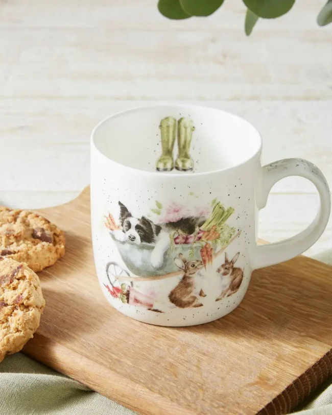 Wrendale designs by Hannah dale – Mok kat/hond – sleeping on the job – 310ml – assortiment van2/prijs per stuk