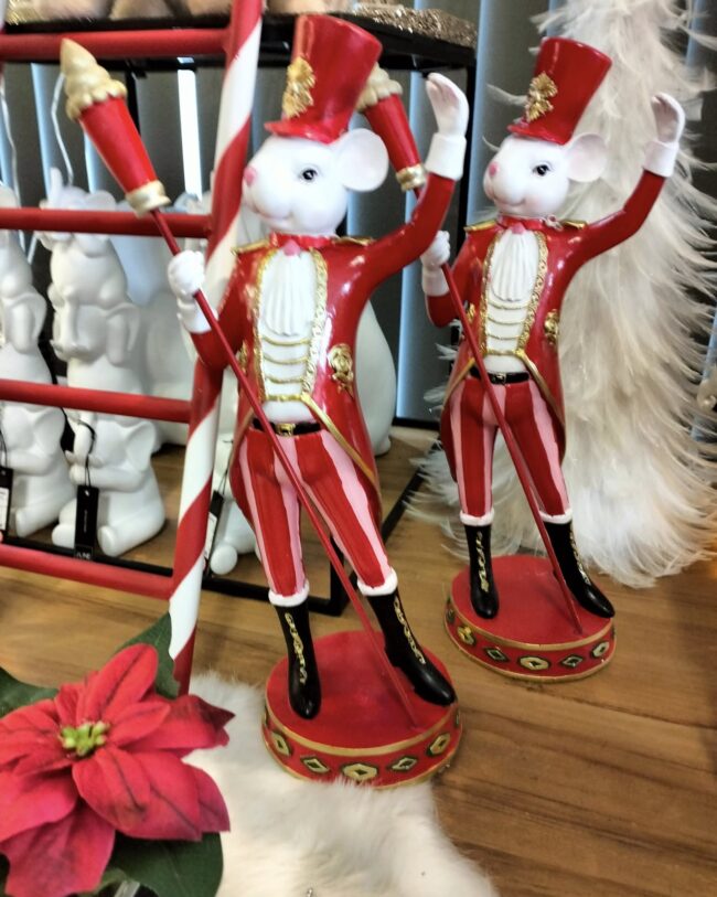 Gisela Graham - Kerstdecoratie Kapitein Muis - kunsthars - rood - h 39 cm