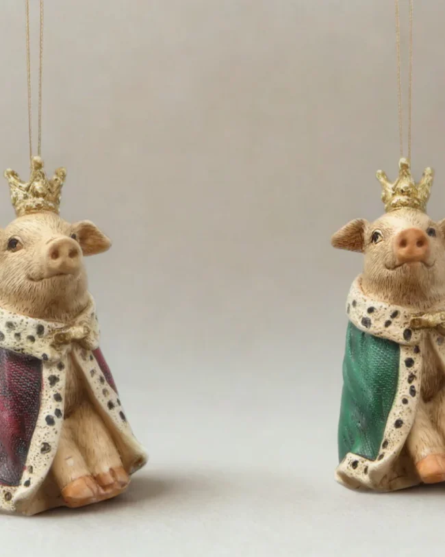 La Galleria - Kersthanger Varkentje met Kroon - kunsthars - h 7,5 cm - Assortiment van 2/verkocht per stuk