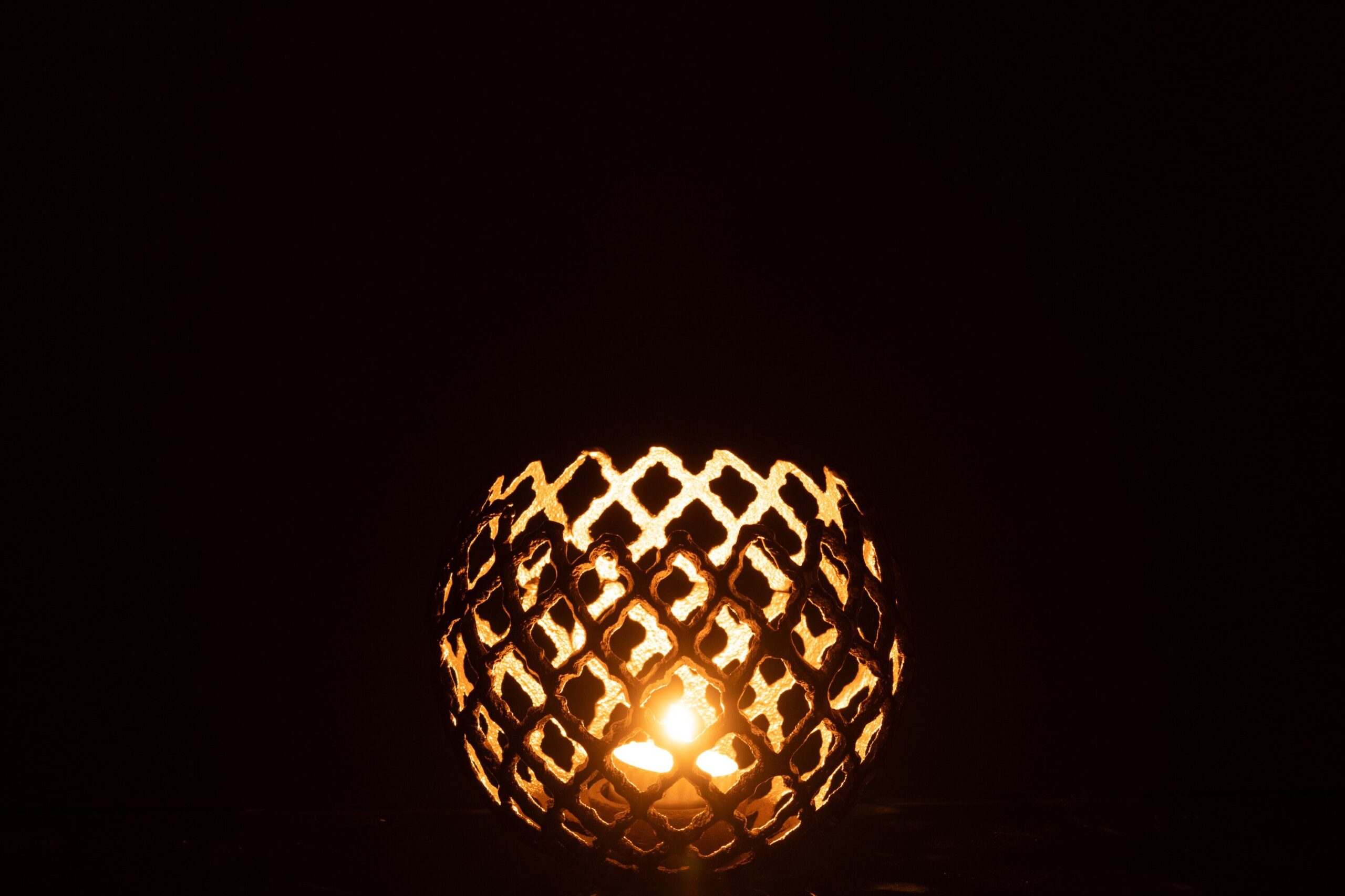 J-Line - Kaarshouder / Theelicht - Aluminium - Goudkleurig - Klein: Ø 15 × H 15 cm - Afbeelding 4