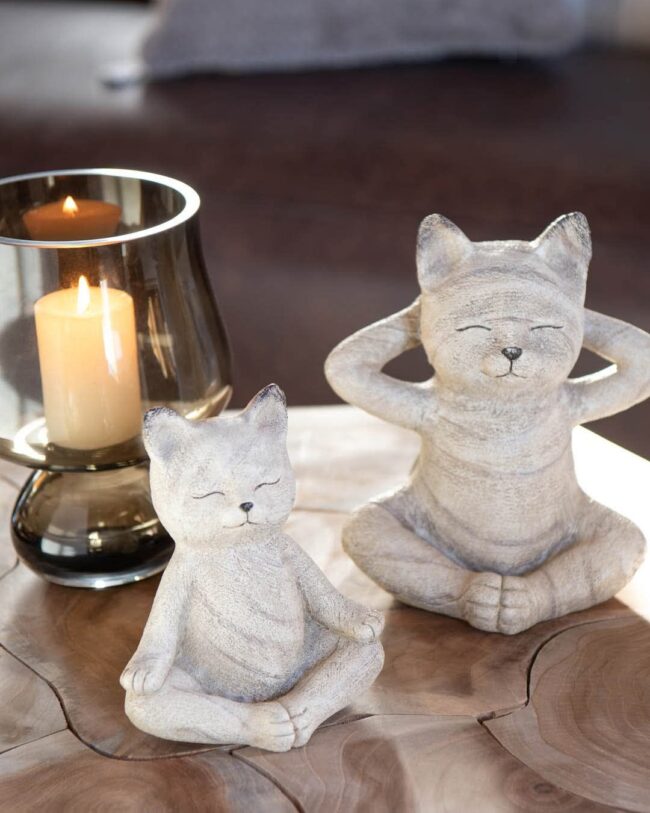 J-Line – Set van 2 katten in yogapositie – Bruin (houtimitatie) – Kunsthars - H 15 en H 20 cm