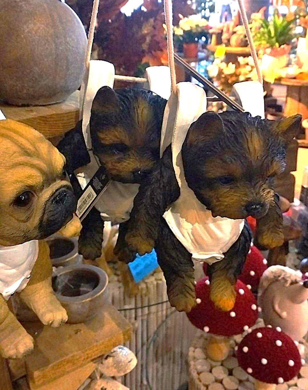 j-line - Hond met Luier – Hangend Decoratief Beeldje - 15 x 12,5 x 19,5 cm - Assortiment van 3/prijs per stuk - Afbeelding 4