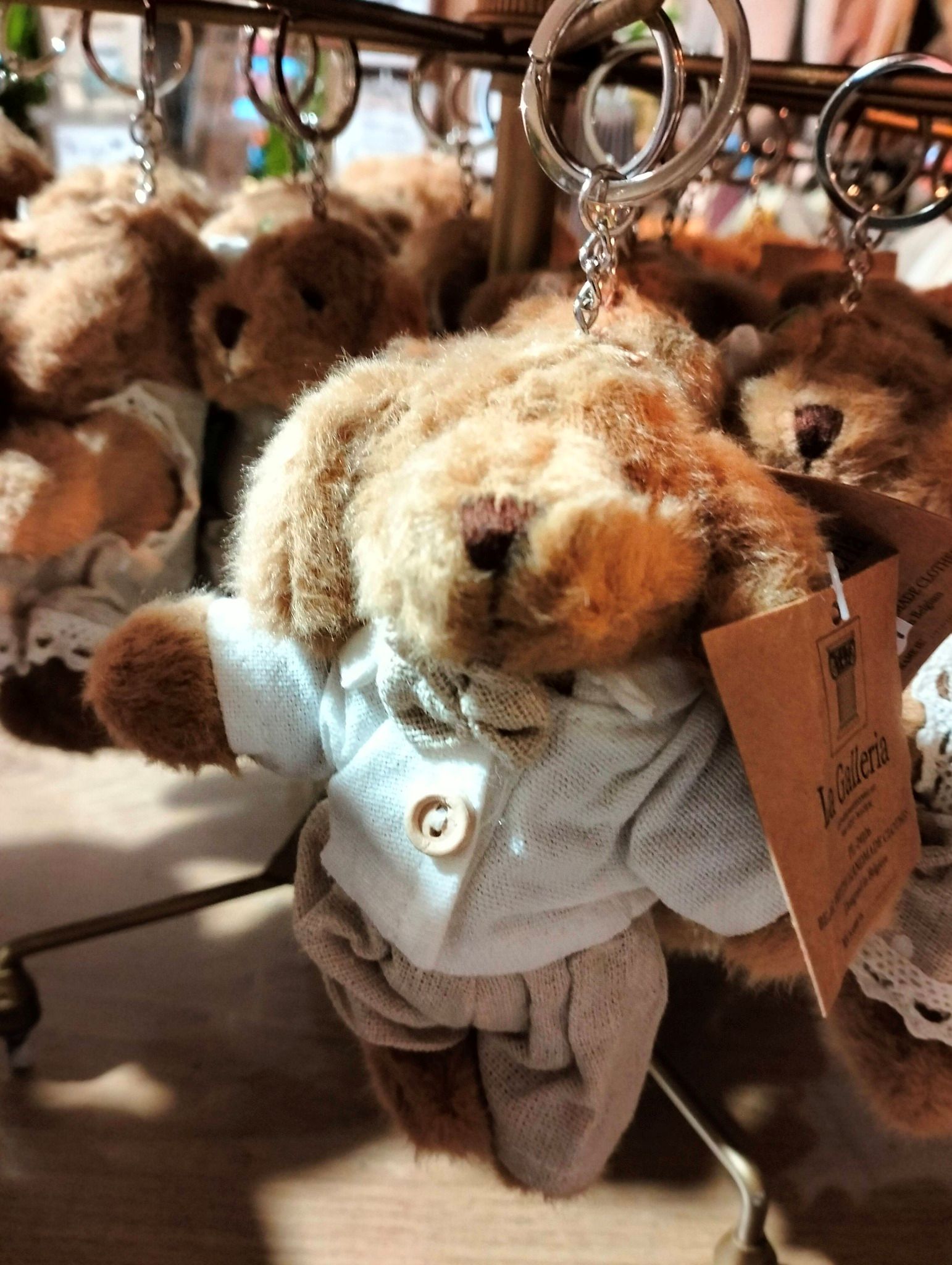 Sleutelhanger hondjes - beige outfit - Assortiment van 2/prijs per stuk - 15 cm - La Galleria - Afbeelding 2