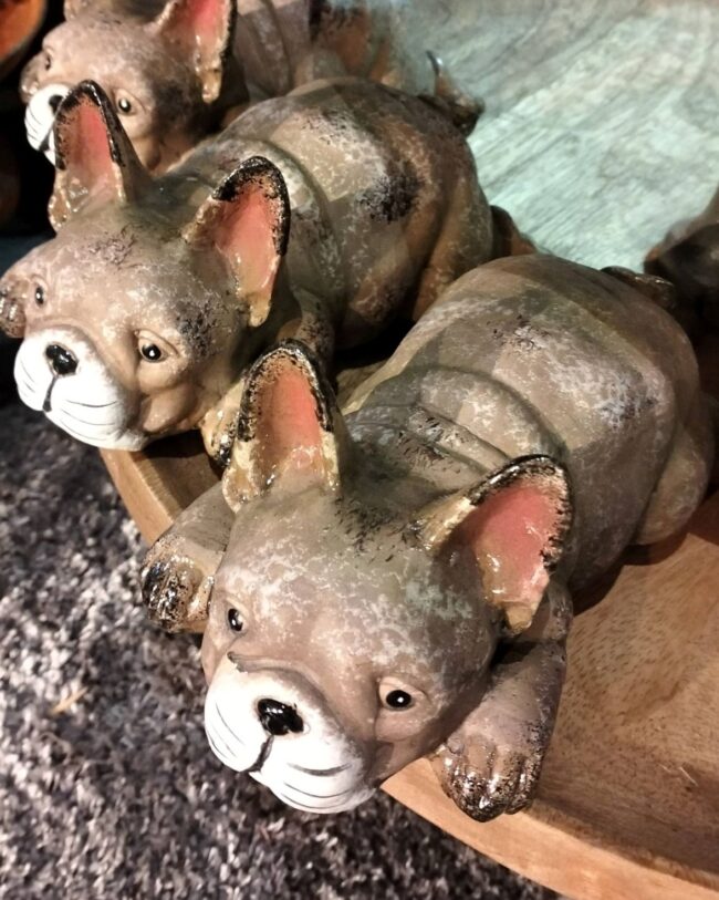 decoratief beeld - countryfield - Hond liggend Kees - Bruin - aardewerk - H 8,5 cm