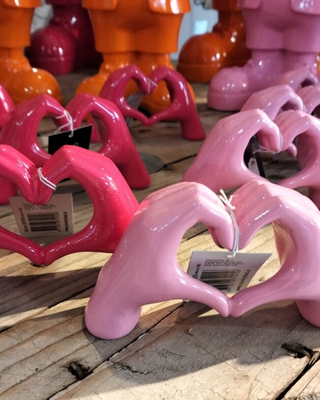 decoratief Ornament - countryfield - Love Hands - Roze / Fuchsia - polystone - assortiment van 2/prijs per stuk