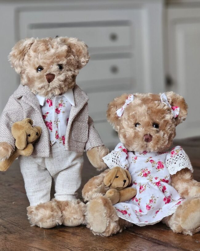 Koppel beren met hondje - outfit met bloemen (Limited Edition) - Set van 2 - 30 cm - La Galleria