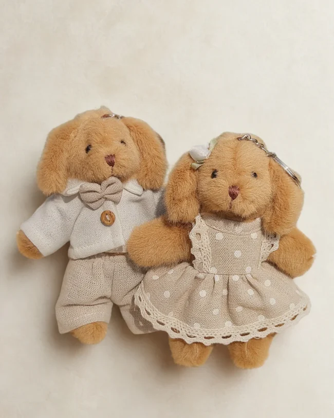 Sleutelhanger - La Galleria - hondjes - beige outfit - Assortiment van 2/prijs per stuk - 15 cm