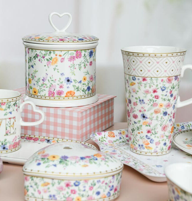 decoratief - ‘Mon Amour’ Porseleinen Jumbo Mok – 600 ml - wit met bloemen