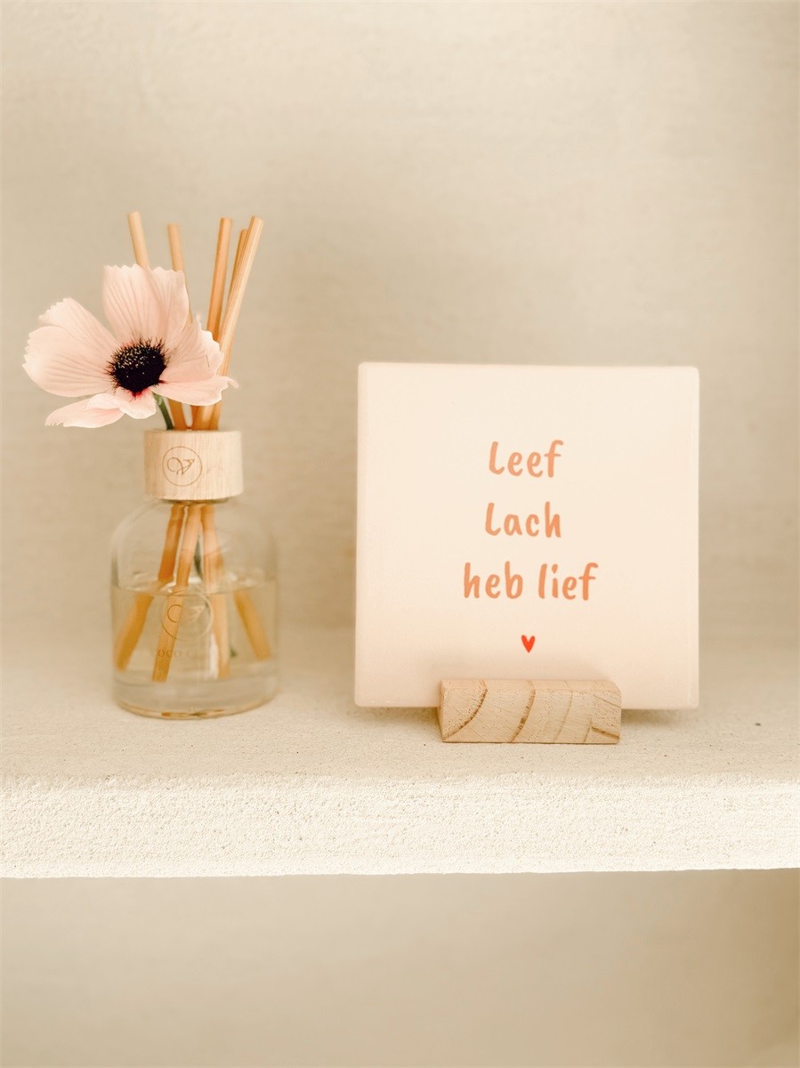 Decoratieve keramieken tegel “Leef Lach heb lief” – roze/beige – 13 x 13 cm