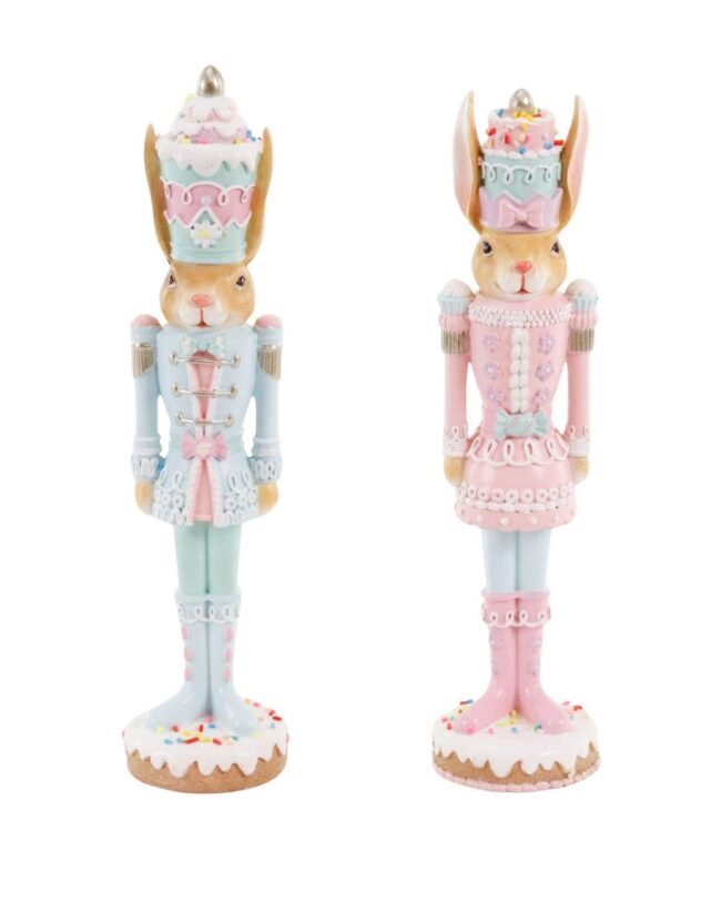 paasdecoratie - goodwill - notenkraker paashaas man/vrouw - polystone - pastelkleuren - assortiment van 2/prijs per stuk - H 26 cm