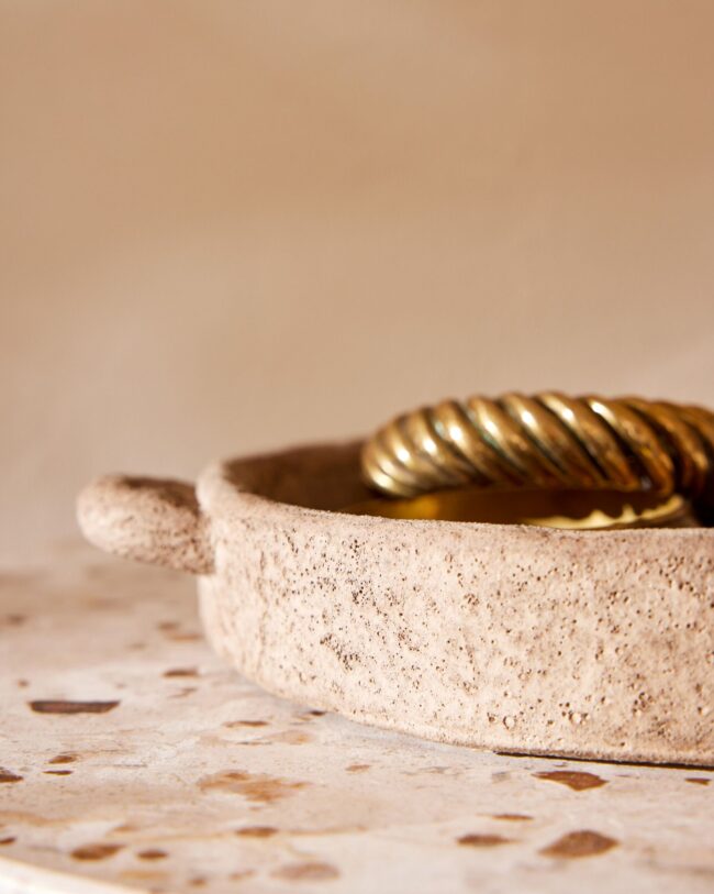 🤎✨ Schaal met Handvaten - j-line - Rond – Keramiek - Beige/Donkerbruin - Klein - 24,5 x 20 x 3,5 cm - Assortiment van 2/prijs per stuk