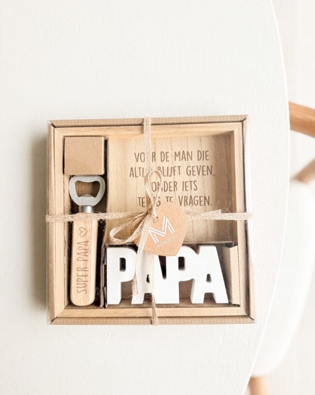 Flessenopener Cadeaubox - mondeco - “Papa” - hout - naturel - 20 x 20 x 2,5 cm