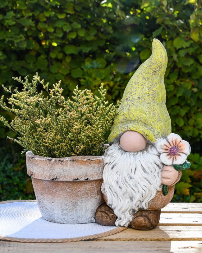 π§ββοΈ Gnoom met Bloempot - decoratief - magnesium - Groen/Bruin - 36x 20 x 38 cm