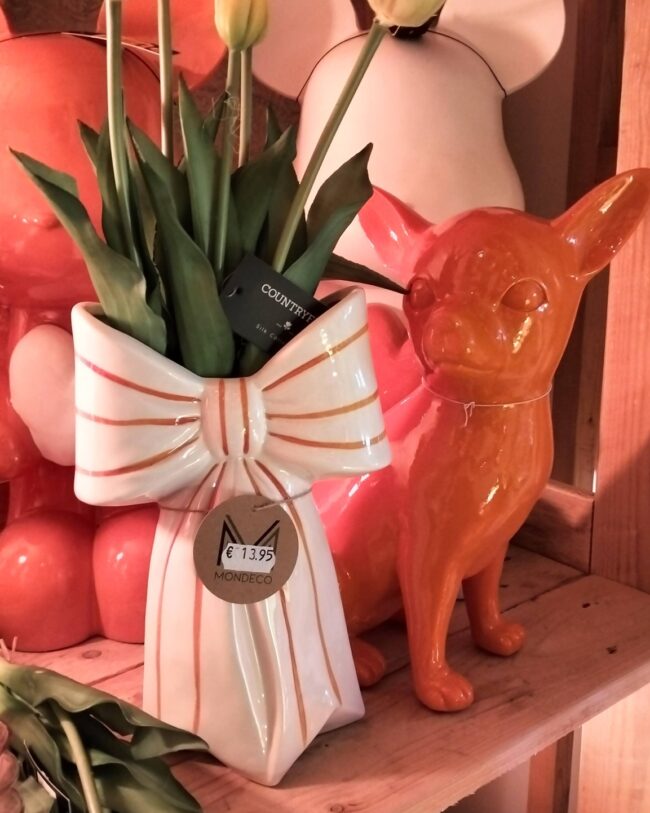 Vaas in strikvorm -  Mondeco - keramiek - roze met oranje strepen - 15 x 8.5 x 23.3 cm