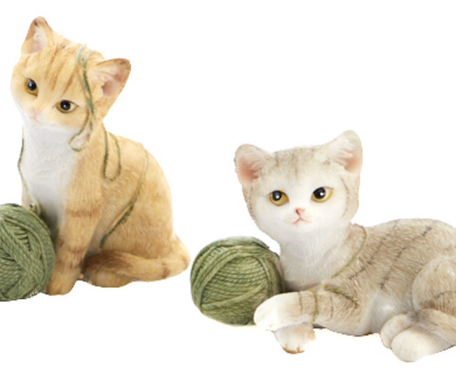decoratief beeld - 🐱 kleine Poes met bolletje wol - kunsthars - groen/beige - assortiment van 2/prijs per stuk