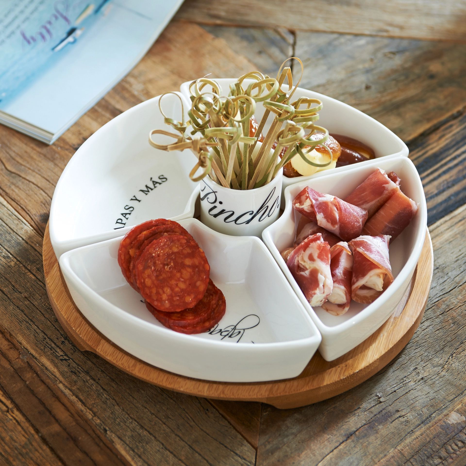keuken – rivièra maison – Tapas y Más Party Plate – porselein/hout – wit/naturel – Ø 22 × 7 cm