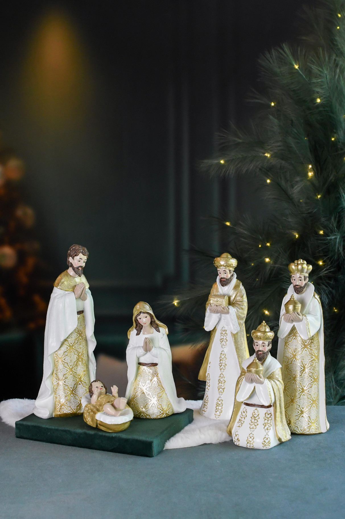 Kerststalfiguren - Set van 6 - kunsthars - wit/goud/beige - 8 x 8 x 23 cm