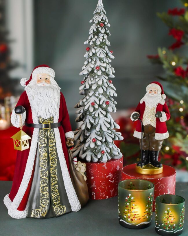 Deco kerstBoompje met Sneeuw & Besjes - kunsthars groen/wit - 18 x 17 x 45 cm