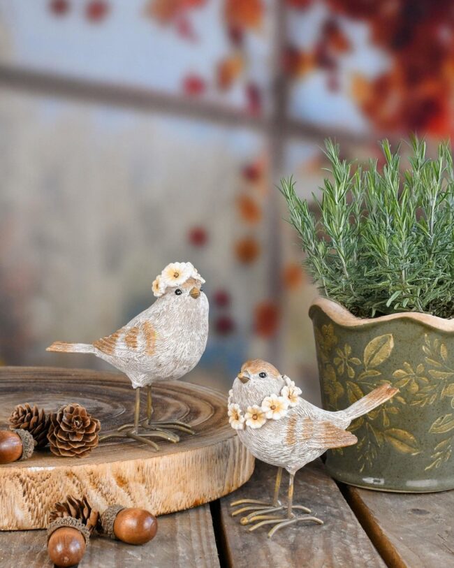 Vogeltje op Pootjes met Bloemen – kunsthars – grijs/bruin -  10 × 6 × 10 cm - assortiment van 2/prijs per stuk