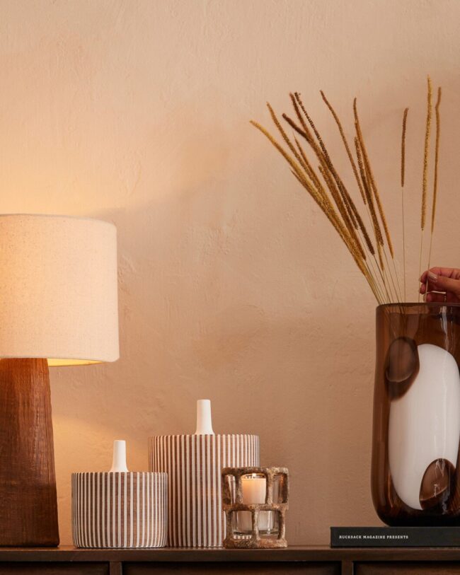 lampen - Tafellamp Melina β J-Line - Keramiek β Donkerbruin met Beige Lampenkap β 35 Γ 35 Γ 43 cm - enkel afhalen/geen verzending