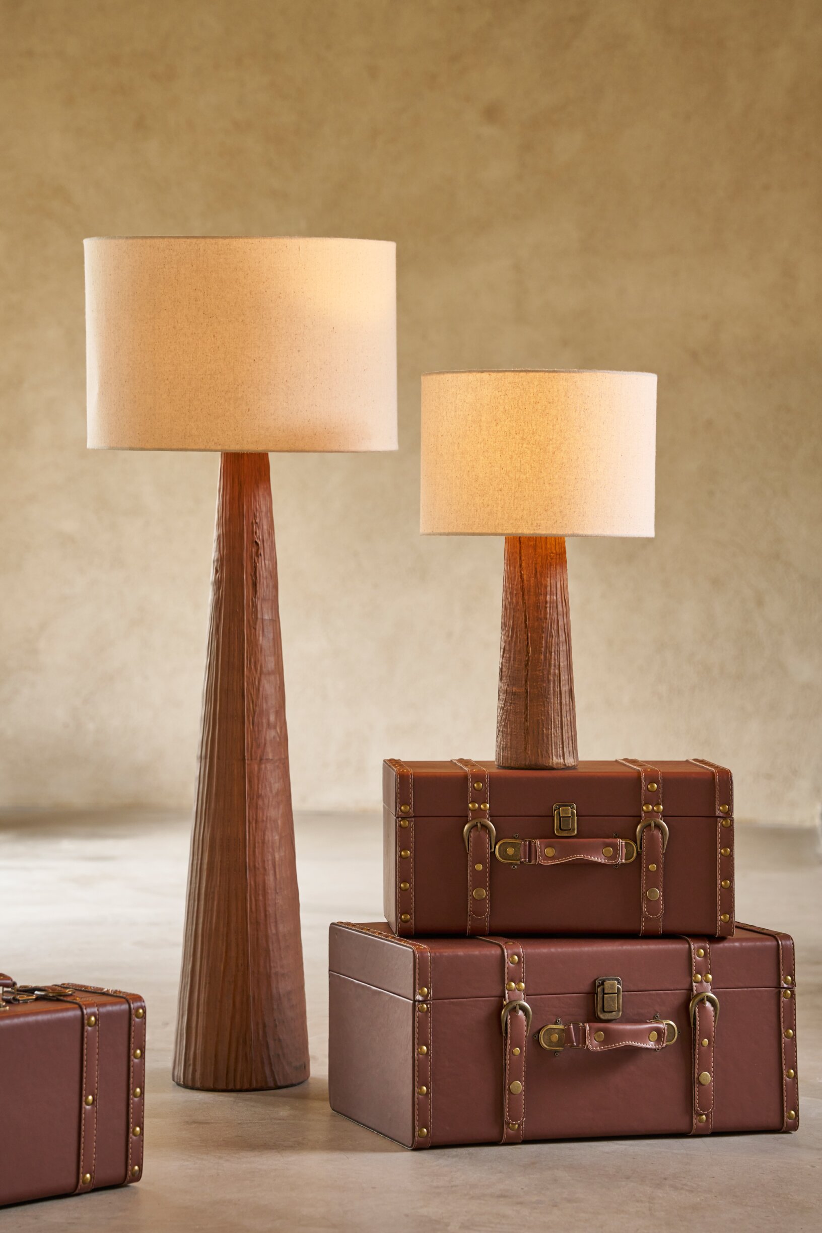 lampen - staanlamp Melina – J-Line - Keramiek – Donkerbruin met Beige Lampenkap – 35 × 35 × 43 cm - enkel afhalen/geen verzending