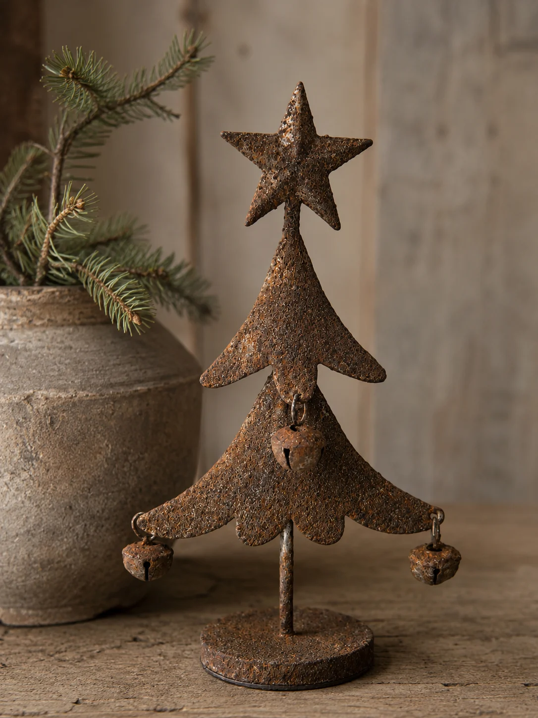 kerstboom met belletjes - countryfield - metaal - roest - 11,5 x 7 x 22,5 cm